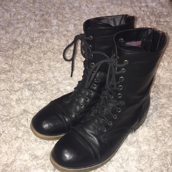 MAAVIN Shoes - LIKE NEW Black Combat Boots 🥾🖤!